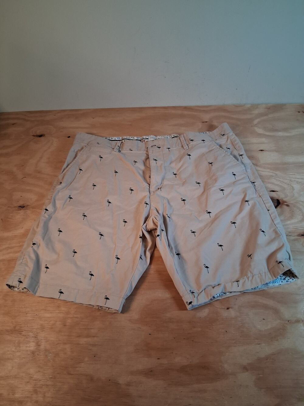 Cactus Man Ricky Singh Mens Shorts Sz 36 Khaki Chino Shorts Flamingo Print